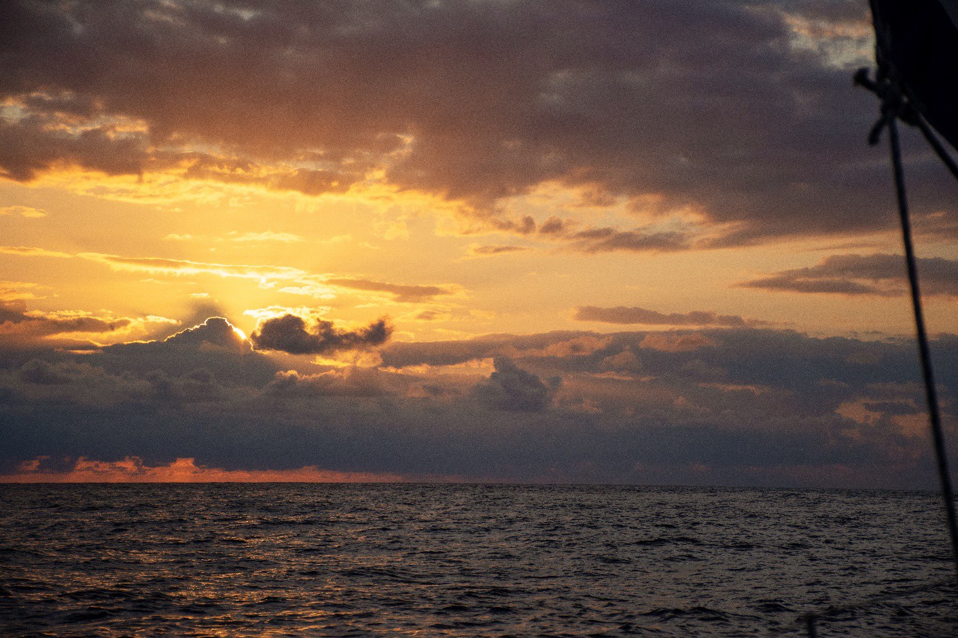 Segeln in den Sonnenuntergang Segeln in den Sonnenuntergang