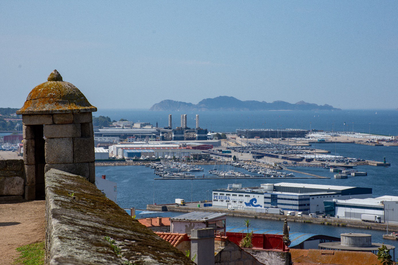 Ria de Vigo mit Blick auf Marina Davila Sport und die Islas Cies Ria de Vigo mit Blick auf Marina Davila Sport und die Islas Cies