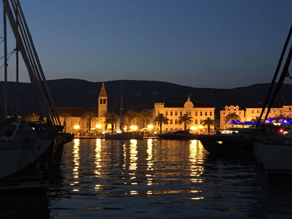 Bezaubernd bei Nacht - Trogir Kölner Yacht Club - Reisebericht 2020 Trogir