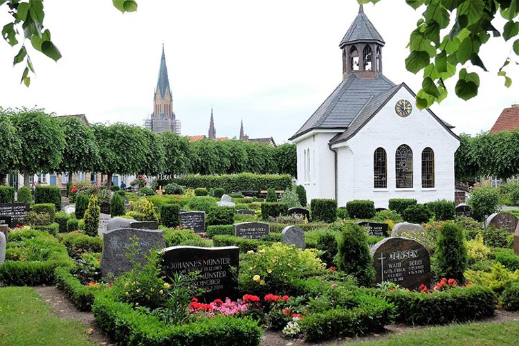 Friedhofskapelle auf dem Holm Kölner Yacht Club - Reisebericht 2021 Holm