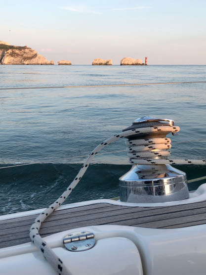 Ausfahrt aus dem Needles Channel Kölner Yacht Club - Reisebericht Fahrtensegeln 2109